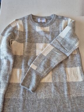 Old Navy Women's Cream and Gray Check Crewneck Sweater